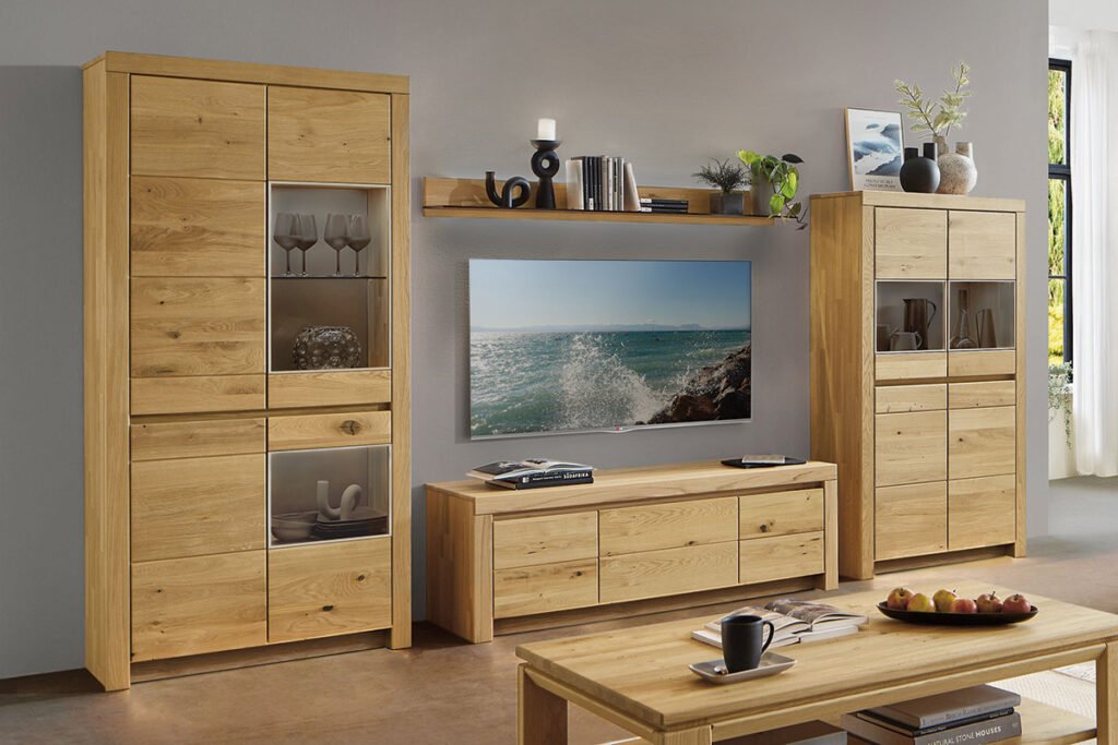 Wohnkombination bestehend aus Vitrine, Lowboard, Wandboard und Highboard, Wildeiche massiv