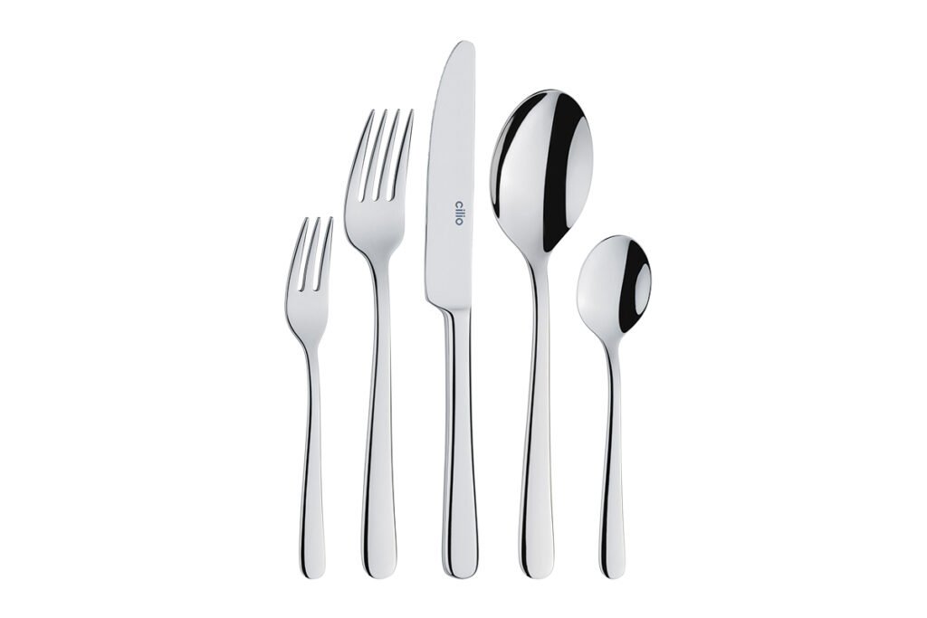 Silbernes Besteck: Kuchengabel, Menügabel, Messer, Menülöffel und Kaffeelöffel