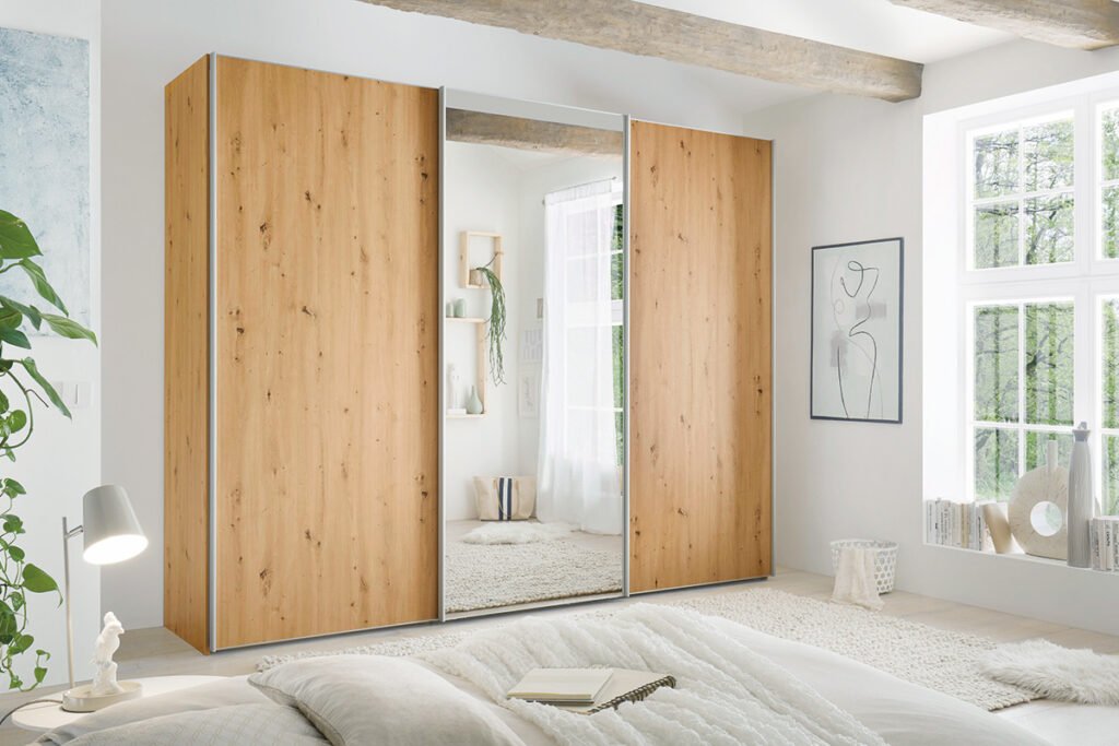 Schwebetürenschrank, Artisan Eiche Nachbildung, Griff und Zierleisten alufarbig, 3-türig, Mitteltür Kristallspiegel