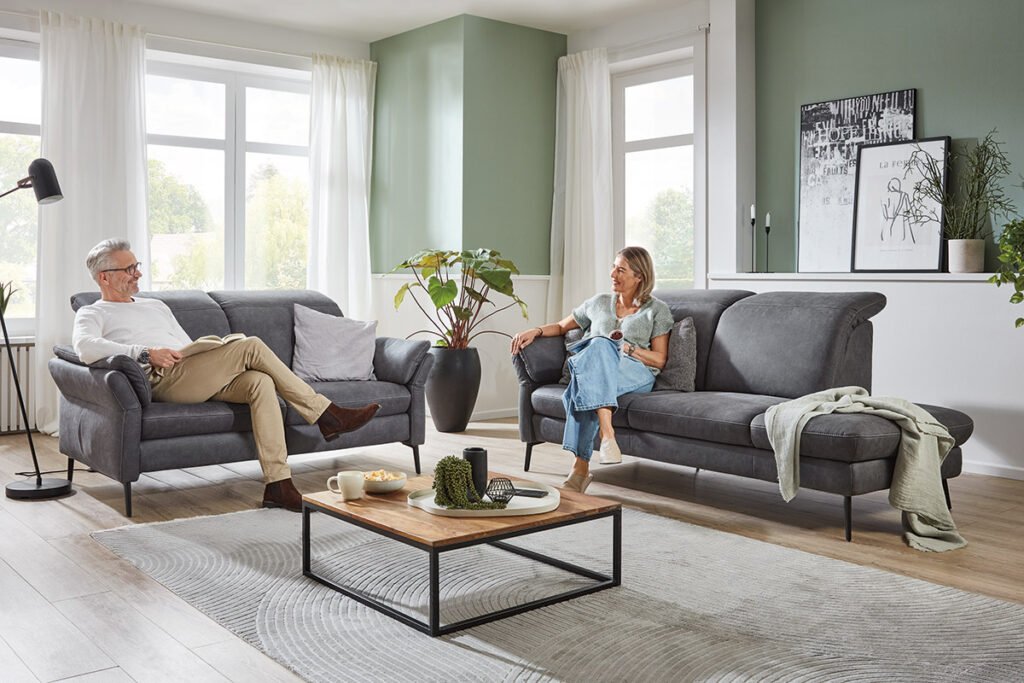 2-Sitzer und 3-Sitzer mit Bezugstoff in Grau