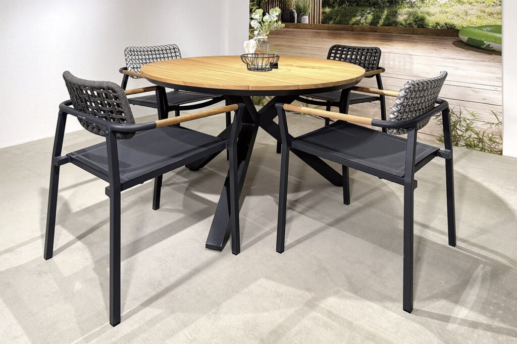 Gartengruppe Aluminium Anthrazit/Teak bestehend aus einem runden Tisch und vier Armlehnstühlen, geflochten Arabesque, Aluminium Batyline Ebony und Armlehne Teak