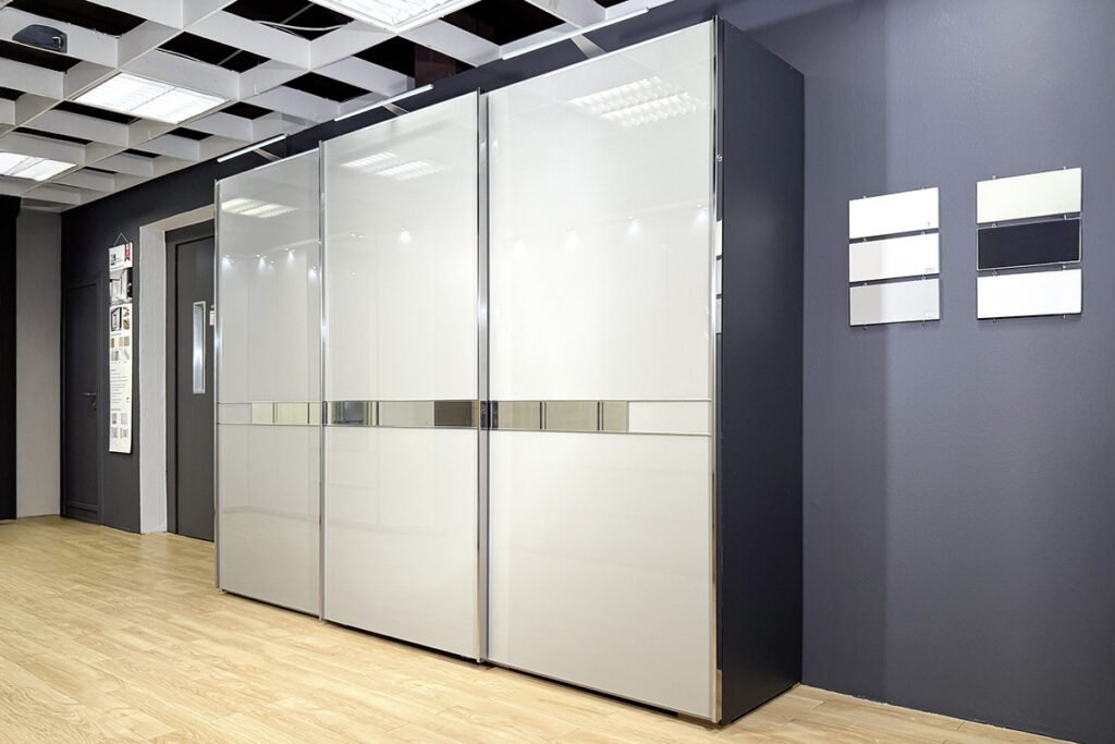 Drehtürenschrank, Glas Kieselgrau/Graphit, inklusive Zubehör