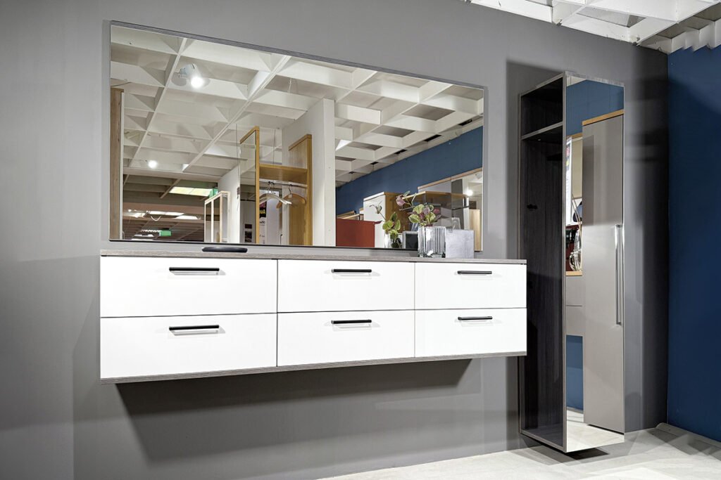 Garderobenkombination, Kastanie Graphit Dekor/Weiß Hochglanz Dekor, bestehend aus Hängeschrank, Spiegel und Spiegelgarderobe, inklusive Zubehör