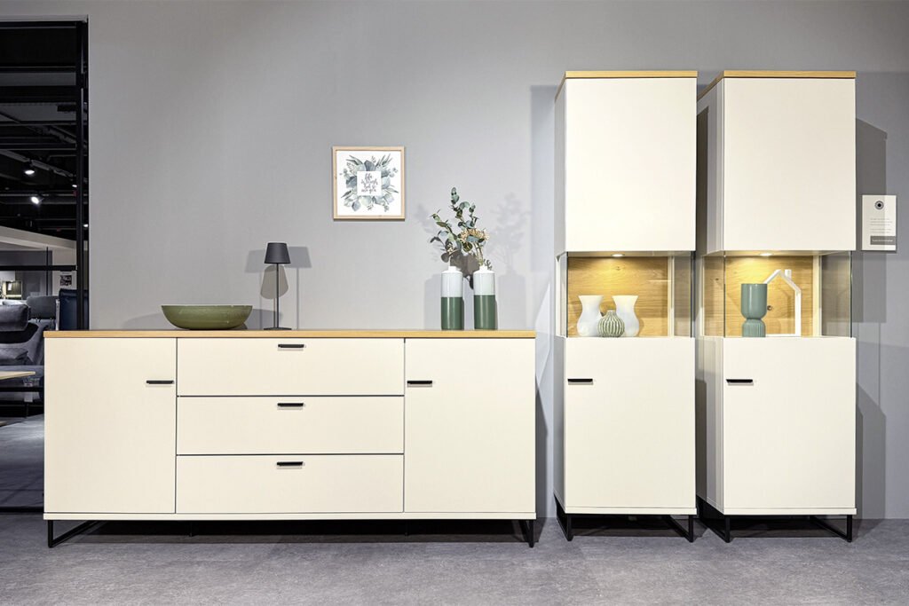 Vitrinen-Kombination, Lack Seidengrau, Wildeiche, inklusive Zubehör