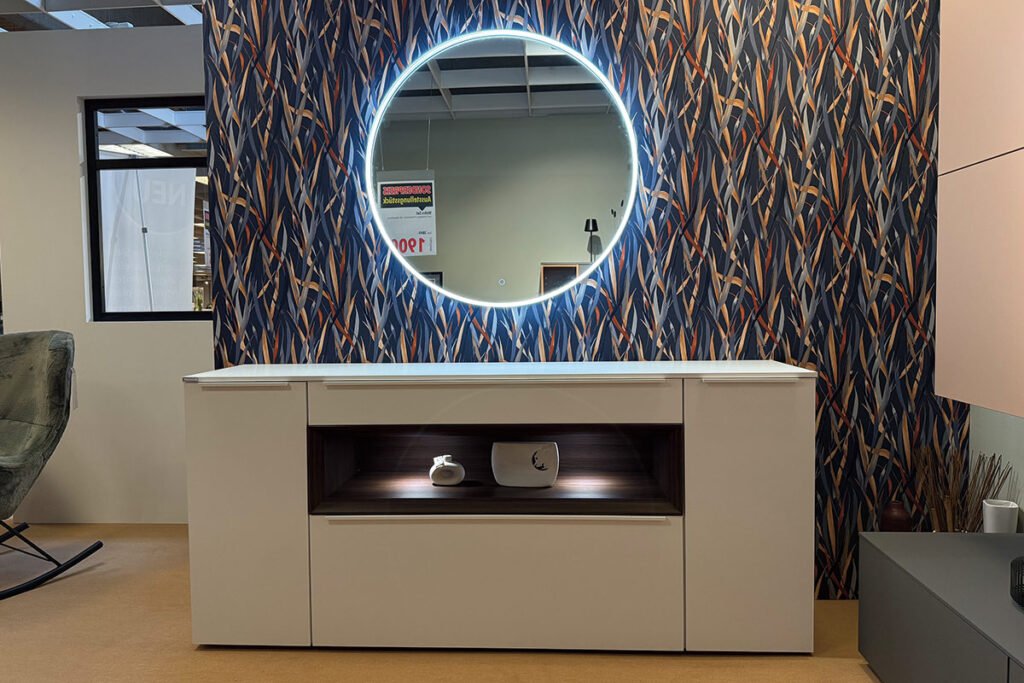 Sideboard Lack ALpinweiß/Maron mit rundem Spiegel und Beleuchtung