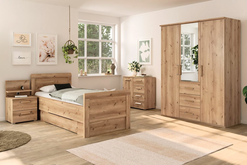 Schlafzimmer, Asteiche Nachbildung, bestehend aus Bett, Nachtkonsole, Drehtürenschrank und Kommode