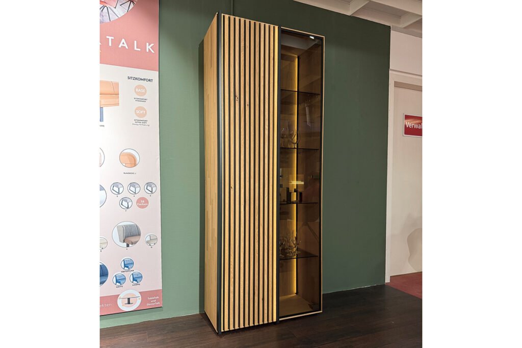 Vitrine Birke massiv/Lack Anthrazit/Kerneiche natur, mit Beleuchtung