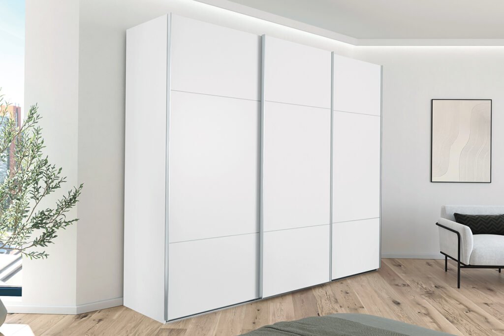 Schwebetürenschrank mit 3 Türen in Alpinweiß