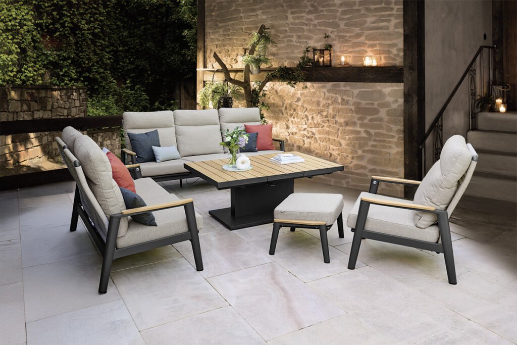 Loungegruppe Aluminiumgestell matt Anthrazit, Fläche aus Kordel Sandstone, Armlehnen Teakholz