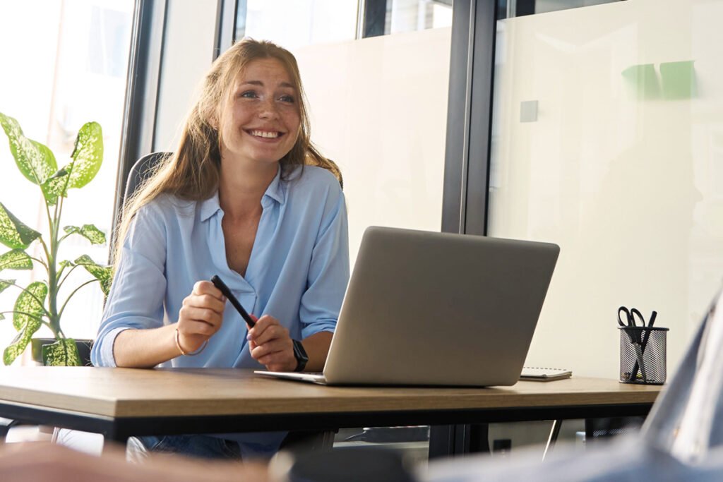 Personalsachbearbeiterin im Gespräch