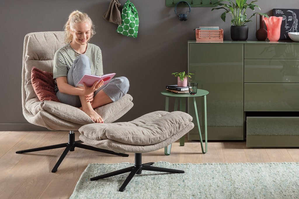 Relaxsessel Bezug Webstoff sandfarben, Gestell Metall Anthrazit, inklusive Hocker