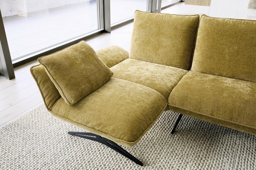 Rückenverstellung Sofa mit Stoffbezug in Gelb/Grün