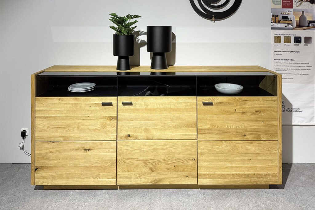 Sideboard Asteiche furniert/massiv geölt/ Marmoroptik, B ca. 186 cm, inkl. Zubehör.