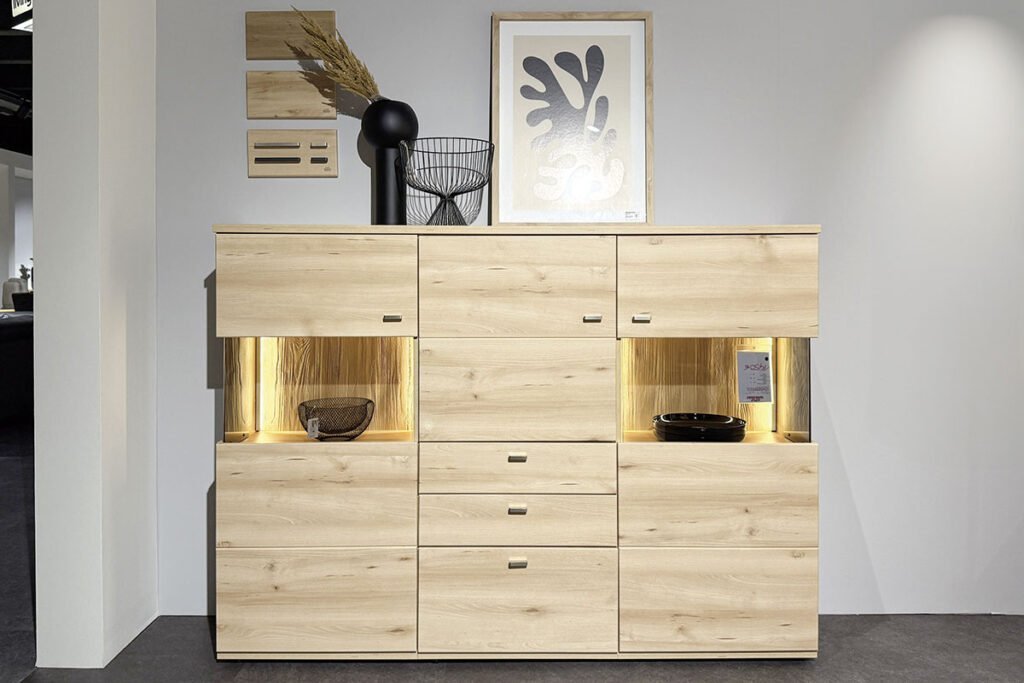 Highboard Naturbuche Nachbildung, ca. 180x132 cm, inkl. Zubehör.