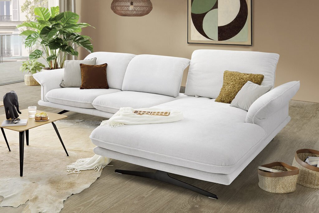 Ecksofa, Bezug Stoff Weiß, Metallkufe Schwarz