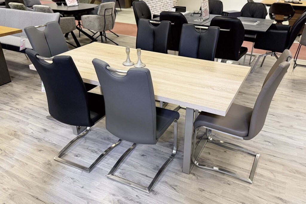 Essgruppe best. aus Esstisch, ca. 180x90 cm und 6 Schwingstühlen