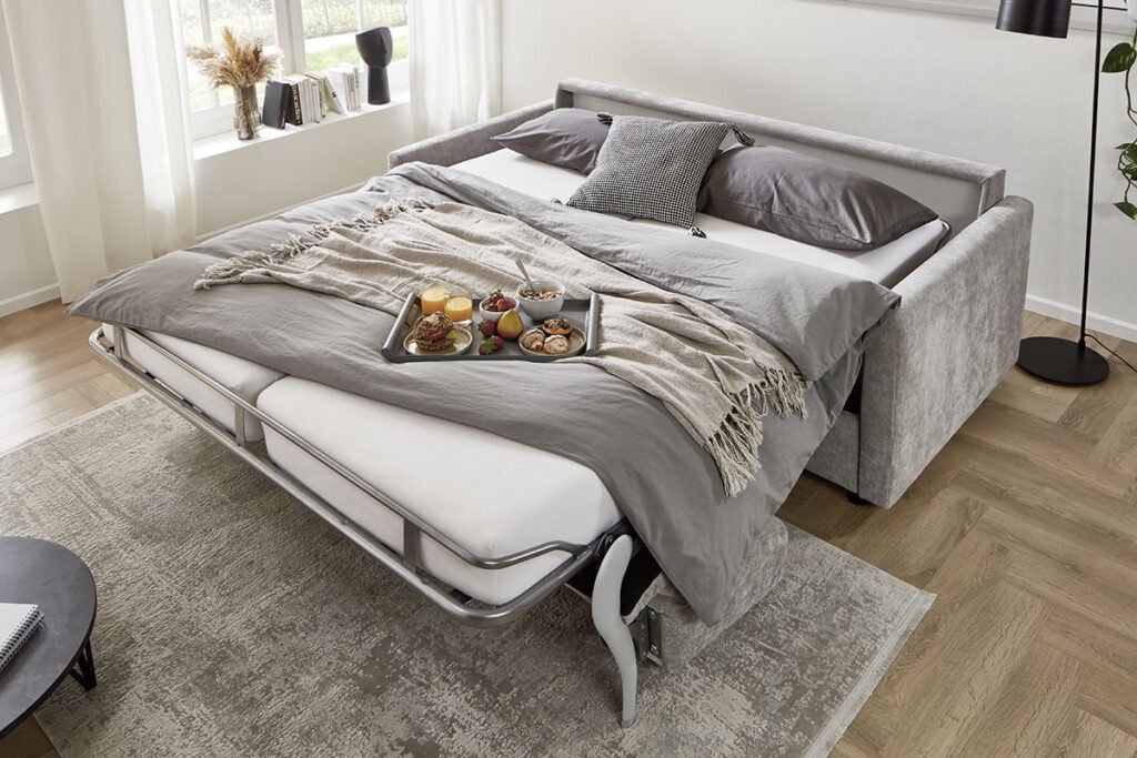 Schlafsofa, aufgeklappt mit zwei Matratzen