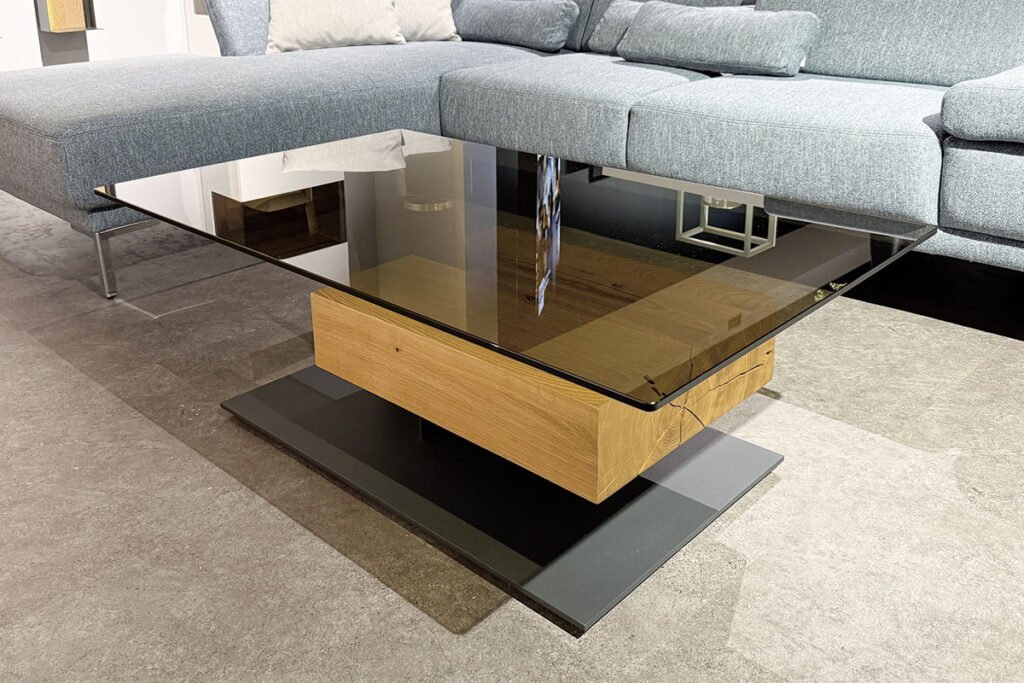 Couchtisch, Kerneiche Umato massiv sägerau gebürstet, Glas Parasolbraun