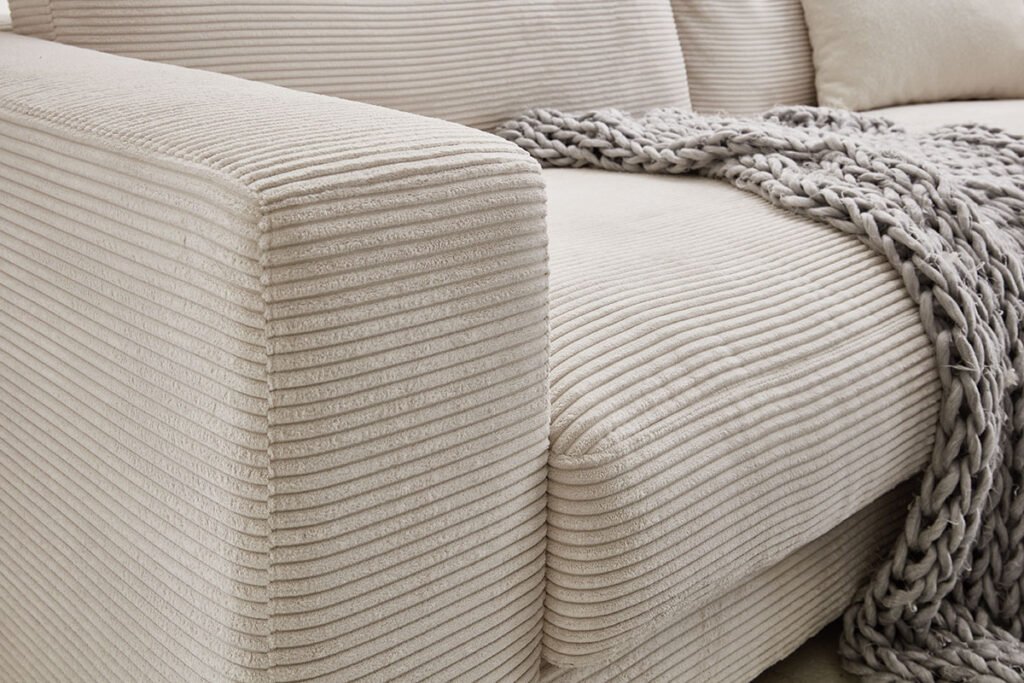Sofa Snow White, Bezug Cord, Armlehne Nahaufnahme