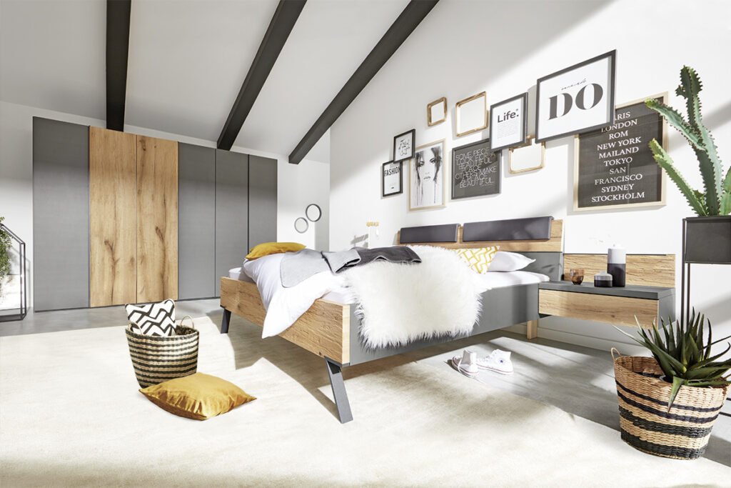 Schlafzimmer Lack Graphit/Eiche furniert bestehend aus Drehtürenschrank und Bettanlage
