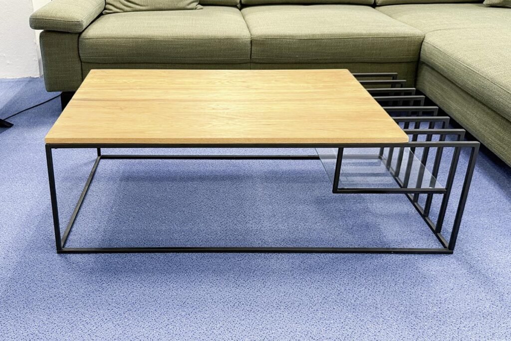 Couchtisch, Eiche massiv geölt, Metall Schwarz