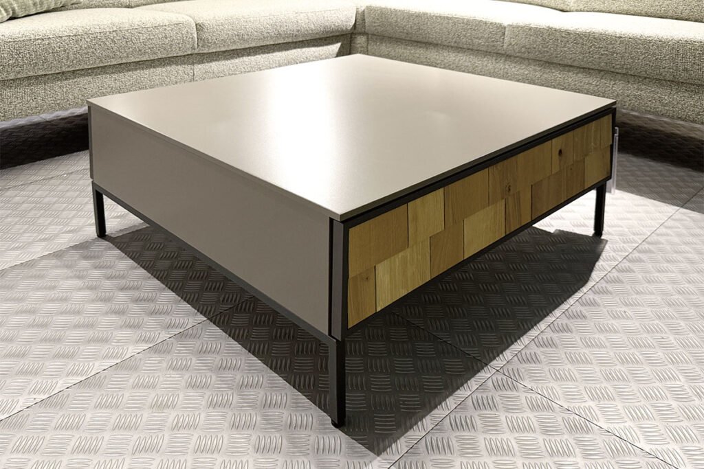 Couchtisch, Lack Terrabraun matt, Absatz Eiche Schindeloptik