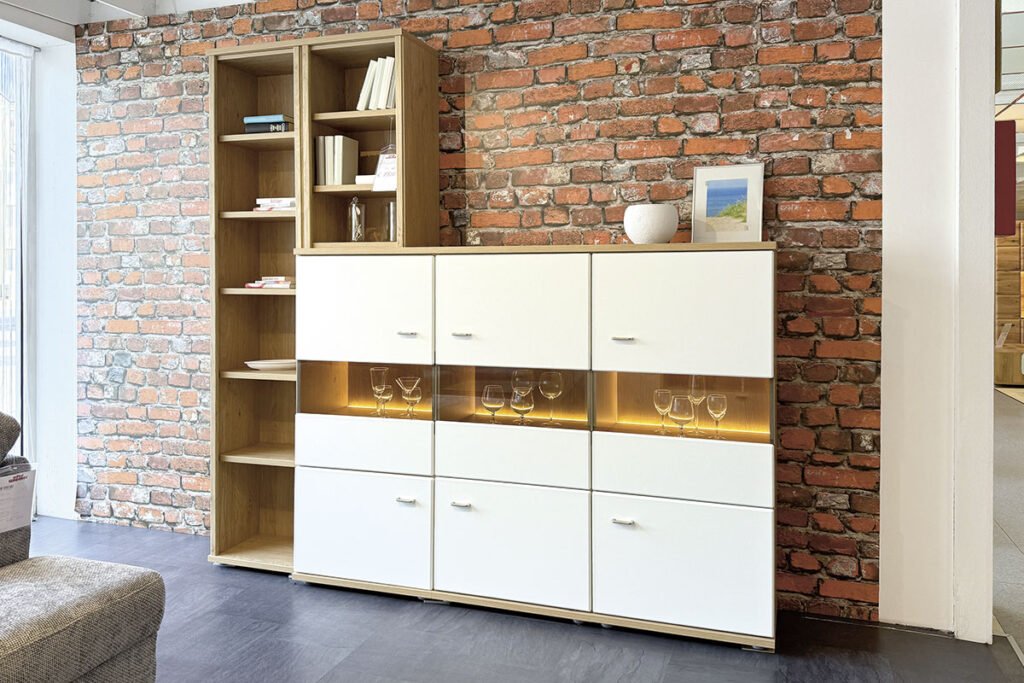 Wohnkombination, Weiß/Dekor Wildeiche, best. aus Regalwand und Highboard, inkl. Zubehör