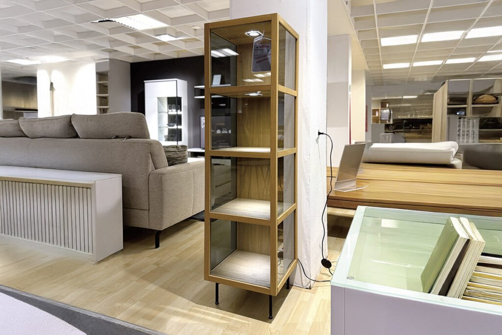 Vitrine, Wildeiche hell geölt, inklusive Zubehör